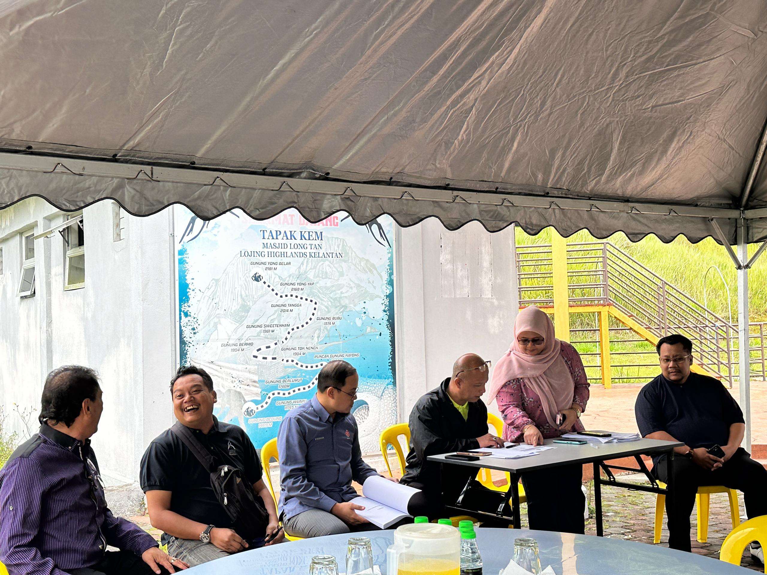 LAWATAN TAPAK PEMBINAAN BANGUNAN PEJABAT MASJID