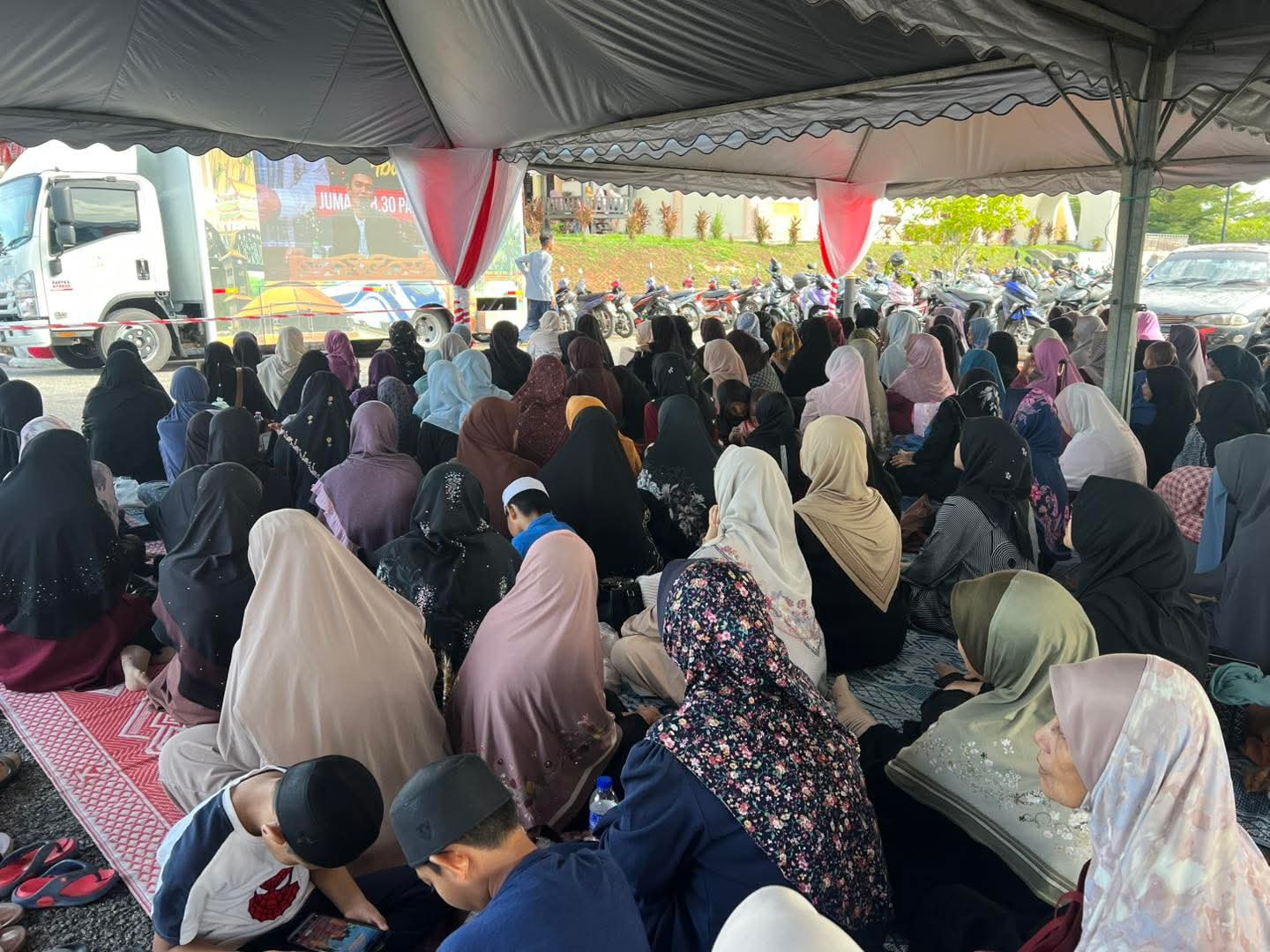 LENSA KAMERA KEMERIAHAN KEHADIRAN JEMAAH MUSLIMAT SEMPENA KULIAH DHUHA PERDANA BERSAMA DA'I NUSANTARA PROF. DR. USTAZ ABDUL SOMAD DI MASJID BEIJING