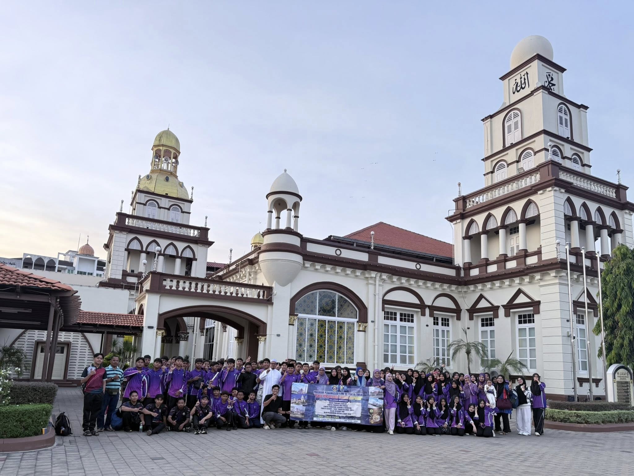 Lawatan pelajar-pelajar dan Guru dari SMK Lubok Cina, Melaka ke Masjid Jamek Muhammadi Kota Bharu (Masjid Negeri Kelantan)