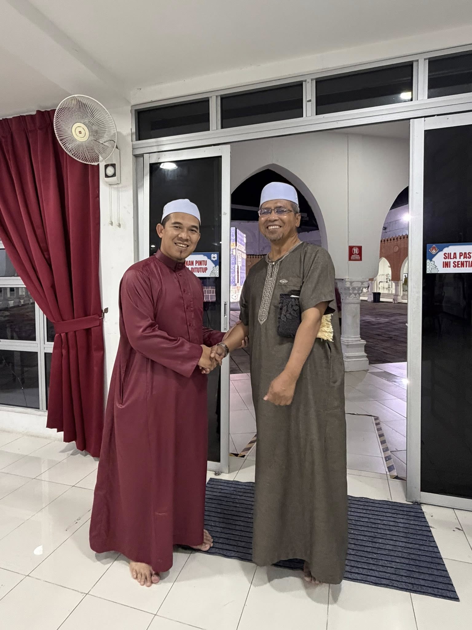 Program Jamuan Moreh Colek yang diadakan selepas Solat Sunat Terawih di Masjid Jamek Razaleigh.