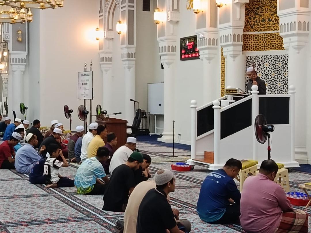 Solat Sunat Gerhana Bulan di Masjid Jamek Razaleigh